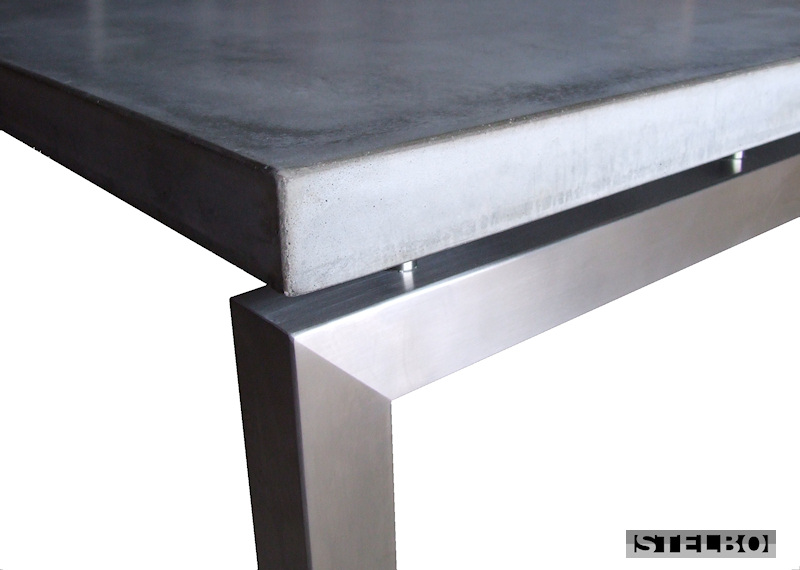 STELBO434 bordstel + tapper og med lys grå fiberbeton bordplade på 40mm